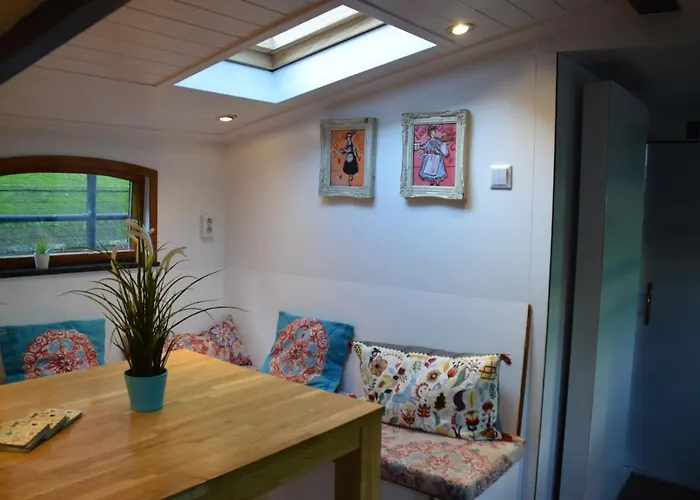 Boathotel Anna アパートホテル 3*