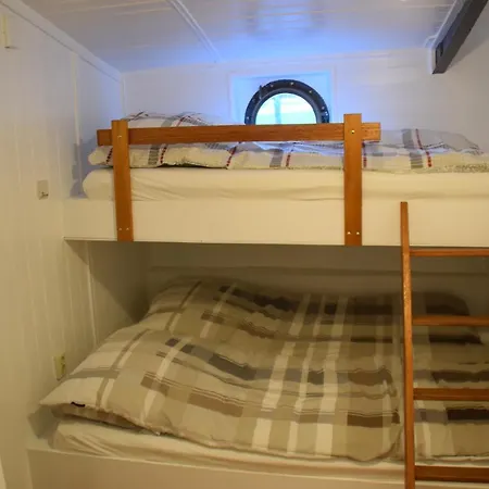 Lägenhetshotell Boathotel Anna 3*