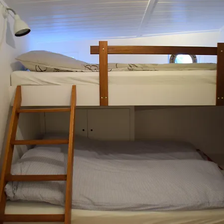 Boathotel Anna 3*