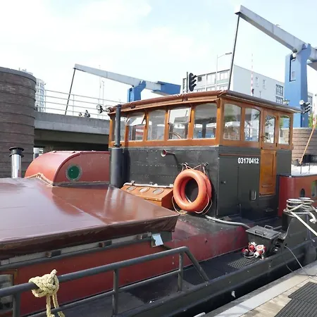 מלון דירות Boathotel Anna 3*